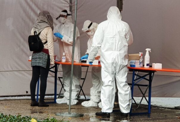 Hol tesztelhetem le magam COVID-19-re? – Íme, az ingyenes mintavételi helyek listáját