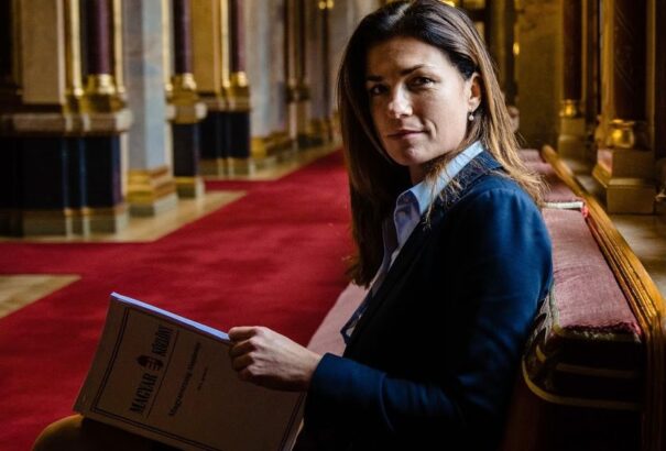 Magyarország alaptörvénybe iktatja, hogy az anya nő, az apa pedig férfi