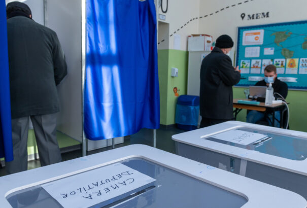 Romániai választások – Részeredmények: 7 százalék felett az RMDSZ, a szocdemek továbbra is vezetnek