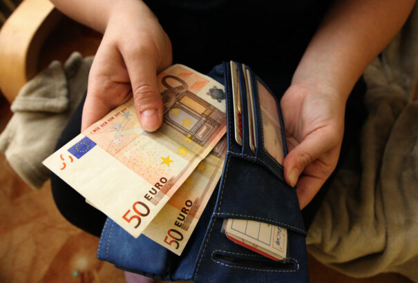 Minimálbér-vita – Az erőltetett bérnöveléssel csak leplezik mulasztásaikat a kormányzatok