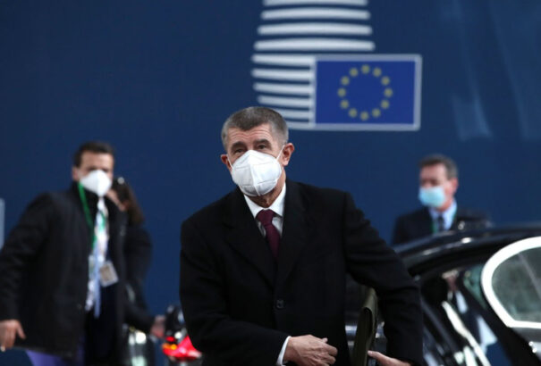 Babiš: Csehország december 27-én kezdi meg a koronavírus elleni oltást