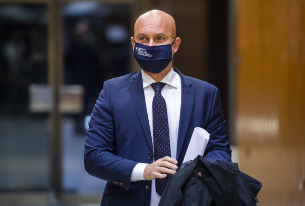 Gröhling bízik a januári iskolanyitásban. Matovič kijelentését nem kommentálta