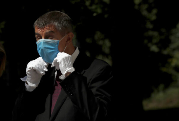 Babiš: Egy ampullából öt helyett hat adag vakcinát akarunk kinyerni