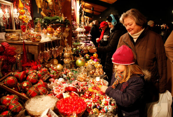 Online tartják a budapesti Vörösmarty téri karácsonyi vásárt