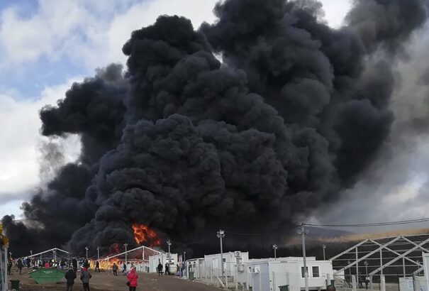 Hatalmas tűz ütött ki egy boszniai migránstáborban