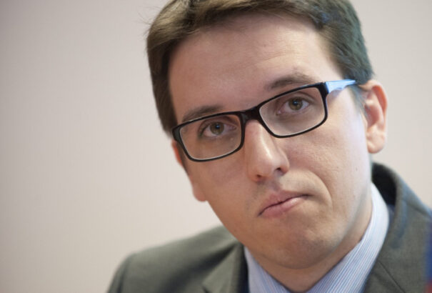 Dőlnek a dominók: A pénzügyőrök volt igazgatóhelyettesét is letartóztatták, a rendőrség felé tart már Lučanský is