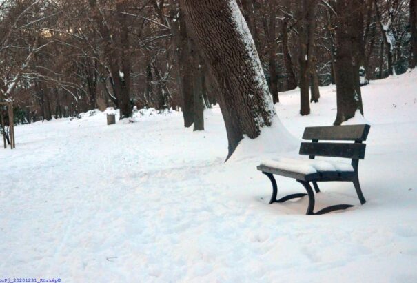 Ködös idővel indul az újév