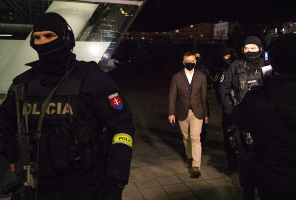 Dian Csaba: Járványtagadó és a korrupciót némán eltűrő Fb-huszárok