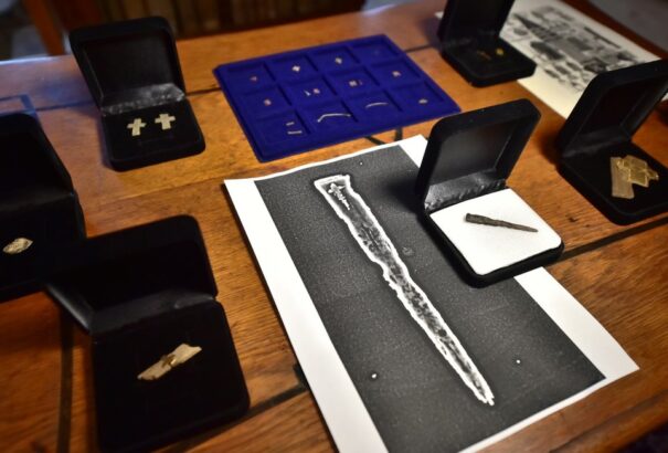 Az évszázad régészeti felfedezése Csehországban. Megtalálhatták az egyik szögdarabot Jézus keresztjéről (Képekkel)