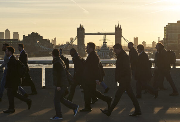 Nagy-Britannia: Az új évtől pontozni fogják a gazdasági bevándorlókat. Mi vár egy szlovákiai diákra, hegesztőre és focistára?