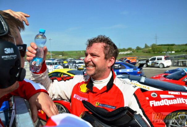 Miközben Haščák (Penta), Kvietika (Slavia Capital) és Bödör (Sme) börtönben ül, Tkáč a J&T-ből elismerte, hogy ő a leggazdagabb szlovák