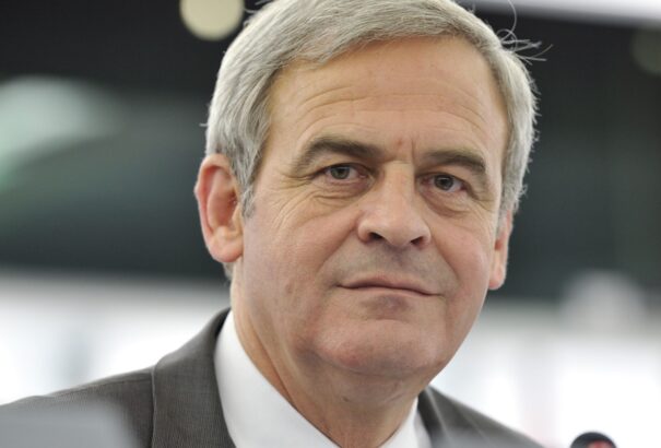 „Európa evangelizációjára van szükség” – Karácsonyi interjú Tőkés László református püspökkel