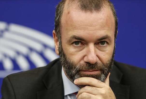 Razziát tartottak az Európai Néppárt székházában, rezeg a léc Weber alatt