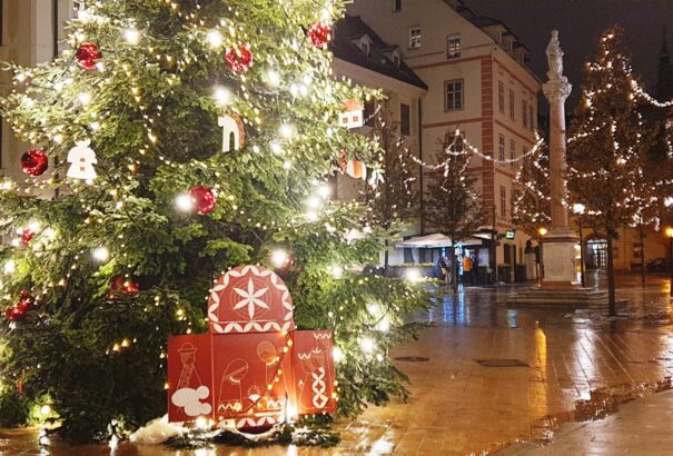 Karácsonyi ízek és illatok várják a Pozsonyba látogatókat az adventi korzó 13 állomásán