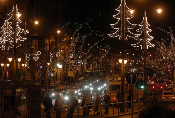 Magyarországon szentestére feloldják a kijárási tilalmat