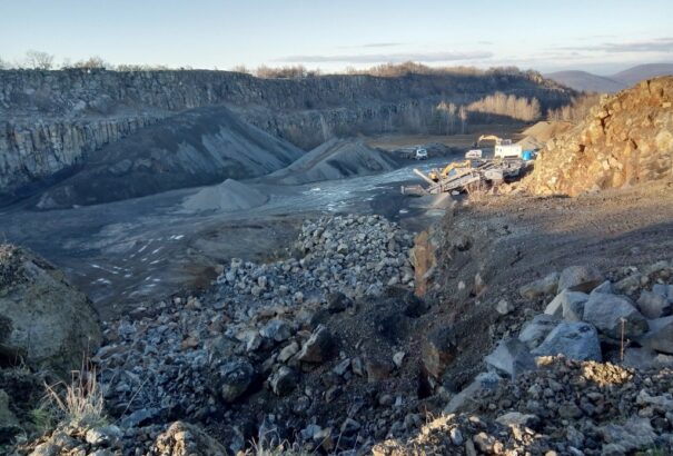 Gazdasági érdekek miatt kerültek veszélybe a Bénai-sziklák