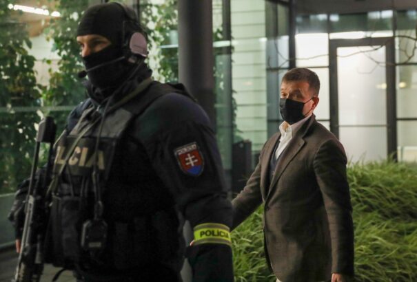 A Penta pozsonyi székhelyén razziázik a NAKA, letartóztatták Jaroslav Haščákot!