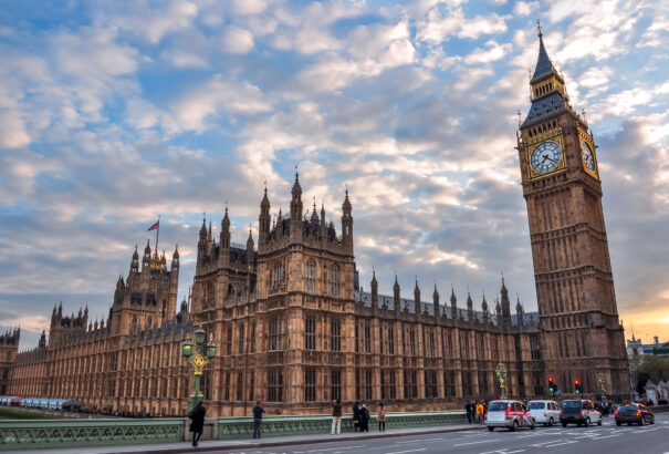 Már lehet kérvényezni a brit letelepedési és munkavállalási vízumot