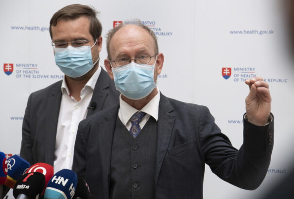 Járványügyi bizottság: Szigorúbb intézkedésekre van szükség. Január 11-re megtelhetnek a kórházak