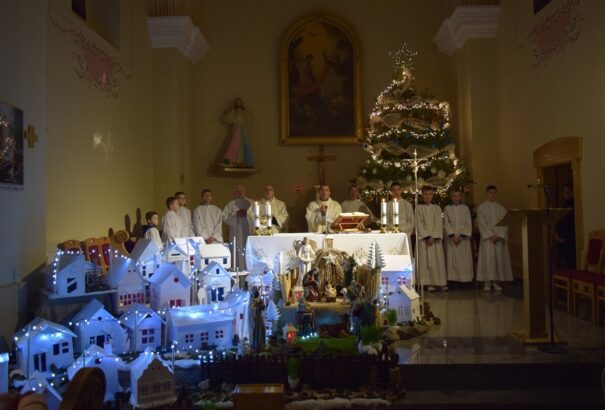 A higiénikusok arra kérik az embereket, hogy vegyék fontolóra a szentmisén való részvételt