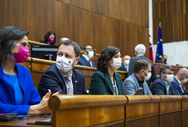 A parlament jóváhagyta az igazságügyi reformot és a szükséges alkotmánymódosítást