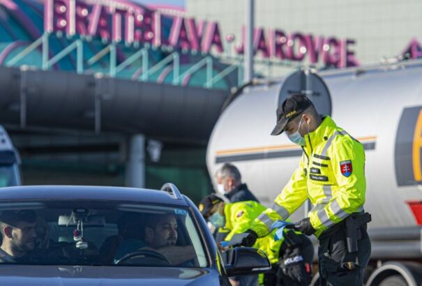 Az ingázók péntekig negatív teszt nélkül is átjuthatnak a határon – feltételekkel