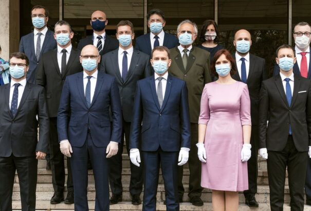 A vírusfertőzött szlovák kormányfő miatt több miniszter és a házelnök is karanténba vonul