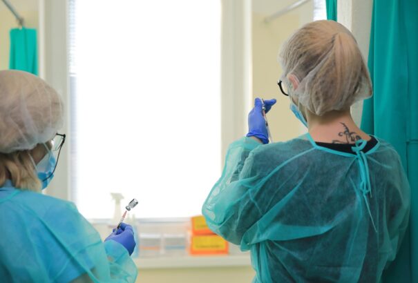 Az érsekújvári és lévai kórházakban is megkezdődött a vakcinázás