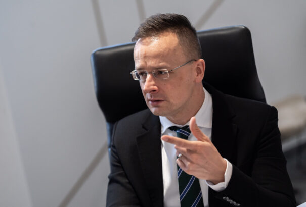 Szijjártó: 2023-ig 6 új közlekedési összeköttetés jön létre Magyarország és Szlovákia között