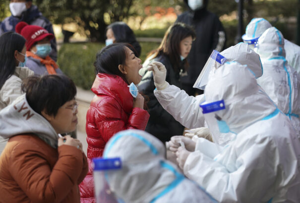 Koronavírus – Közel 400 fertőzöttet azonosítottak két lezárt észak-kínai nagyvárosban