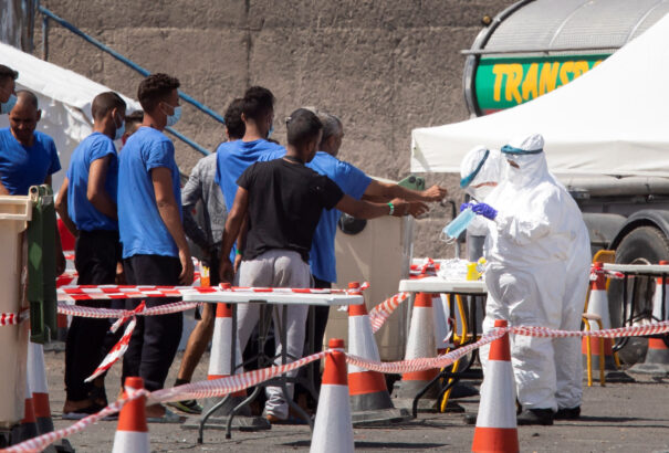 Szijjártó: megengedhetetlen, hogy újabb migrációs hullámok egészségügyi kockázatnak tegyék ki Európát