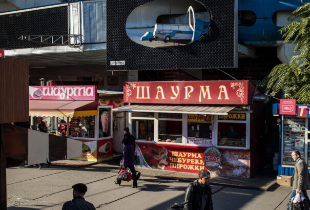 Mától először államnyelven kötelesek megszólítani a vevőt a bolti eladók Ukrajnában