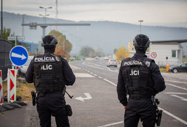 Tíznapos karantén és kötelező regisztráció vár az Ausztriába érkező utasokra