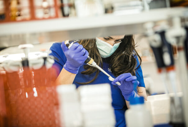 Egy brit tanulmány szerint a Covidot legyőző emberek többsége öt hónapig védve van az újbóli megfertőződéstől