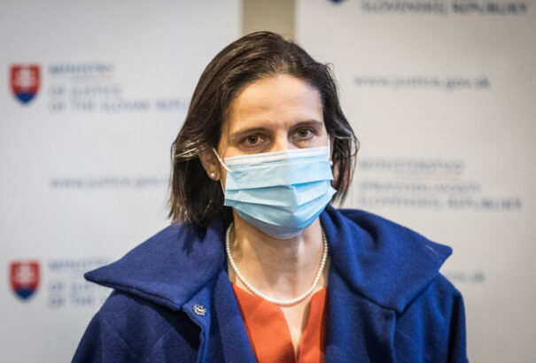 Kolíková szerint nincs oka a lemondáson gondolkoznia, 17-tagú bizottság jött létre a Lučanský-ügy kivizsgálására