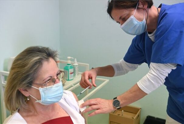 Koronavírus – Brüsszeli forrásból kevesebb mint félmillió embernek elegendő vakcina érkezik Magyarországra március végéig