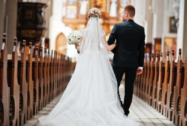 A temetési és esküvői szertartásnál érvényben lévő hatfős korlátozás kültéren is érvényes