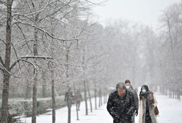Spanyolországban közlekedési fennakadásokat okoz a rendkívüli havazás