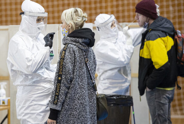 Koronavírus – Országos szűrőtesztelés: Komáromban legfeljebb negyed óra a várakozási idő