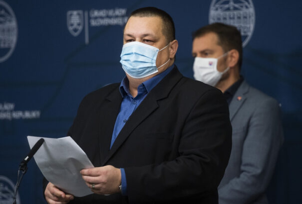 Tiszti főorvos: Nem gondolom, hogy a politikát részesítettük volna előnyben a szakmaisággal szemben