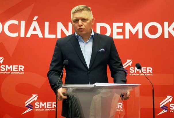 Fico visszatért a nyaralásából és ott folytatta, ahol abbahagyta