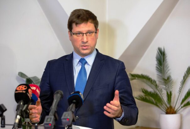 A magyar kormány kampányt indít az oltásra jelentkezés ösztönzésére