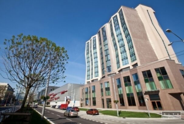 A NAKA az oligarcha Široký szállodájában, a pozsonyi Hiltonban razziázik