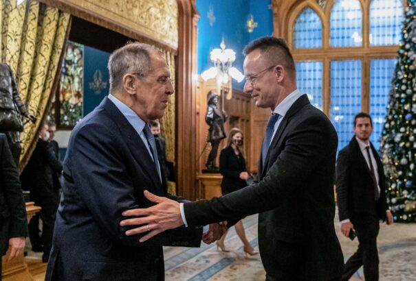 Az Európai Bizottság kritizálja Magyarországot az orosz vakcina jóváhagyása miatt