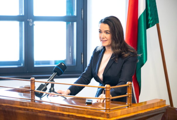 Novák: a 25 év alattiak szja-mentessége segíti a fiatalok önállósodását