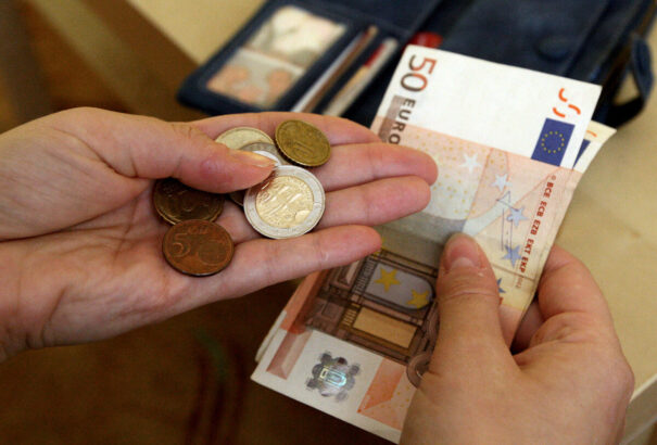 Szlovákiában 623 euróra  emelkedett a minimálbér. A legtöbbet az állam teszi zsebre belőle