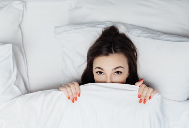 Milyen gyakran cserélsz ágyneműt? A mikrobiológus szerint hamar „botanikus kertté” válhat az ágyunk