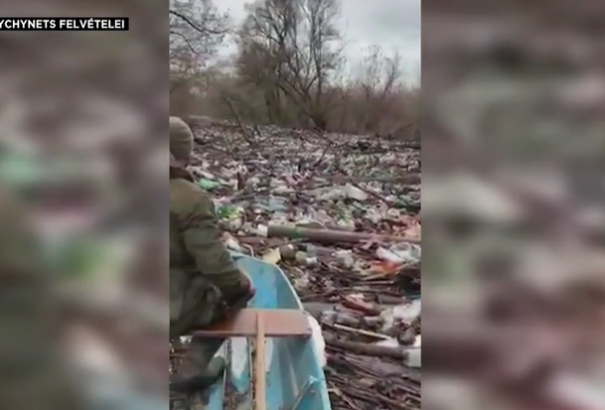 Több tonna szemét úszik Szlovákia és Magyarország felé