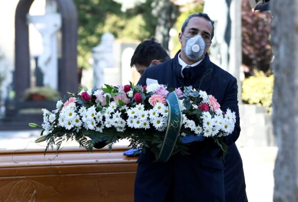 Egyre nagyobb mértékben növekszik a temetések száma. Két hét múlva már jelentkezhetnek a problémák