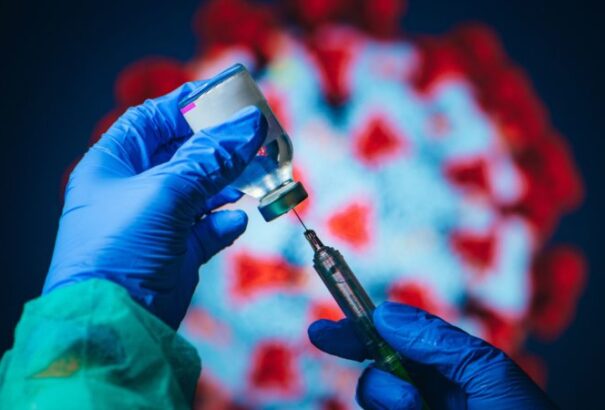 Nagy áttekintés a koronavírus elleni oltásról. Hogyan fog zajlani? Mit kell tennem az oltás napján? Melyik fázisba tartozom?